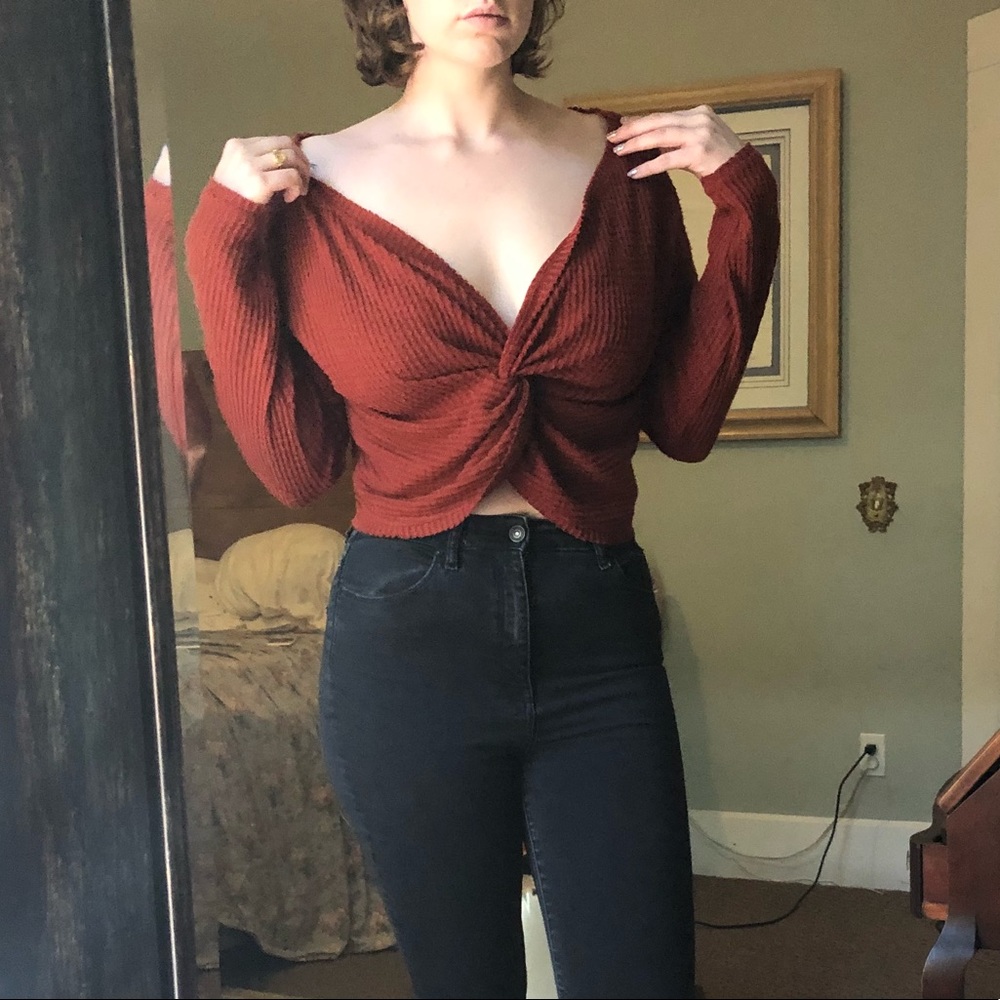 BRAND NEW URBAN OUTFITTERS cropped long sleeve